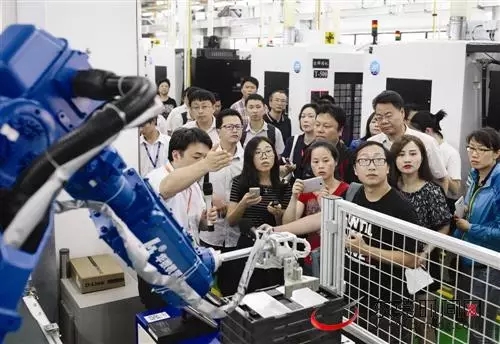 探訪莞企智能車間 機器人同時應對9種產品！