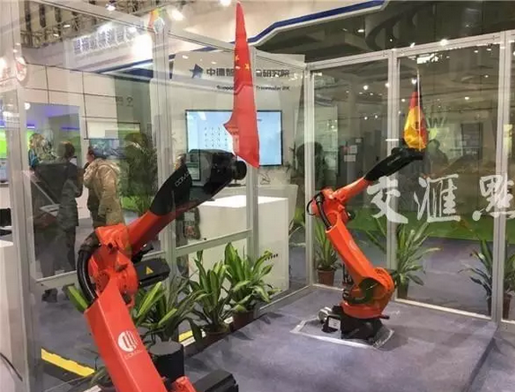 不可思議！微信上打字就能控制工業(yè)機(jī)器人