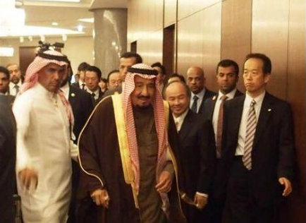 孫正義會(huì)見(jiàn)沙特國(guó)王承諾投資 向其贈(zèng)送人形機(jī)器人