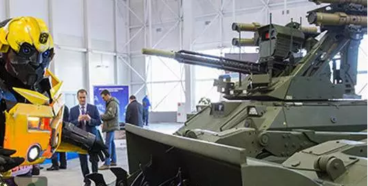 【盤點】軍事科技大會上的機器人！