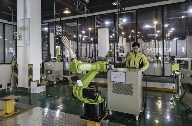 【深度】要買也要自己造 中國想主導(dǎo)機(jī)器人未來!