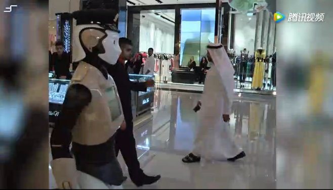 全球首個機器人警察在迪拜上崗:精通6國語言